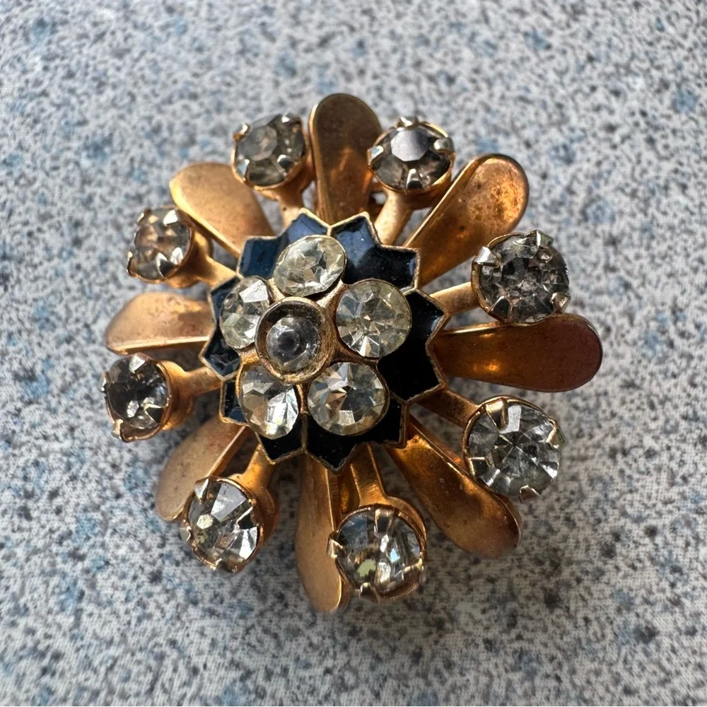 Vintage 1950s Gold enamel rhinestone Brooch flower unsigned Coro pin trifari - Picture 4 of 10